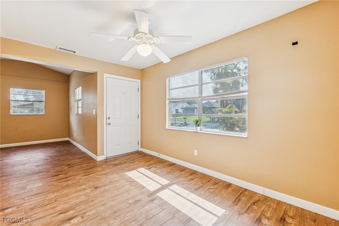 2 Bed SingleFamilyResidence for Sale in Fort Myers, photo 7