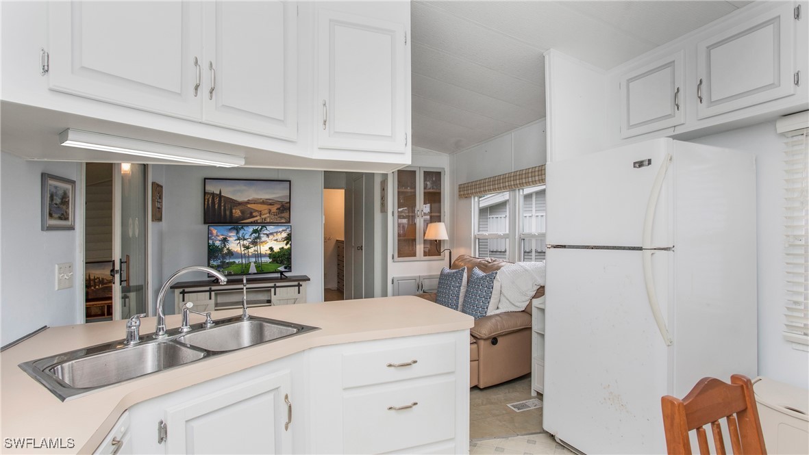 1 Bed ManufacturedHome for Sale in Estero, photo 7