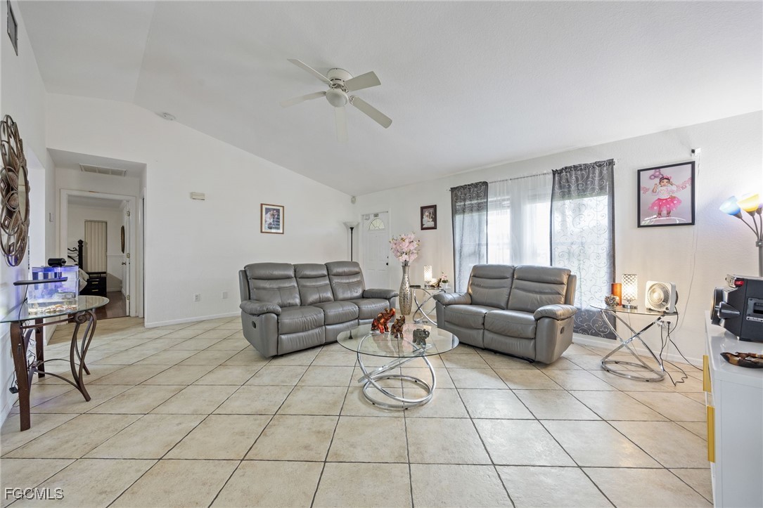 3 Bed SingleFamilyResidence for Sale in Cape Coral, photo 7