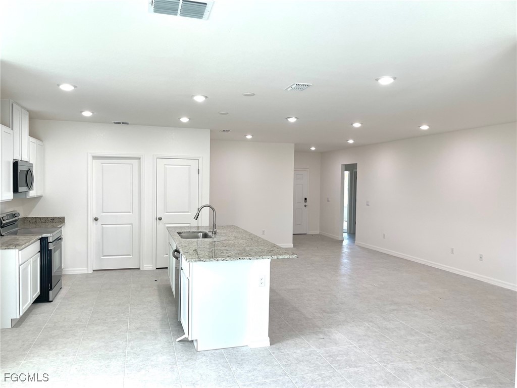 4 Bed SingleFamilyResidence for Sale in Cape Coral, photo 7