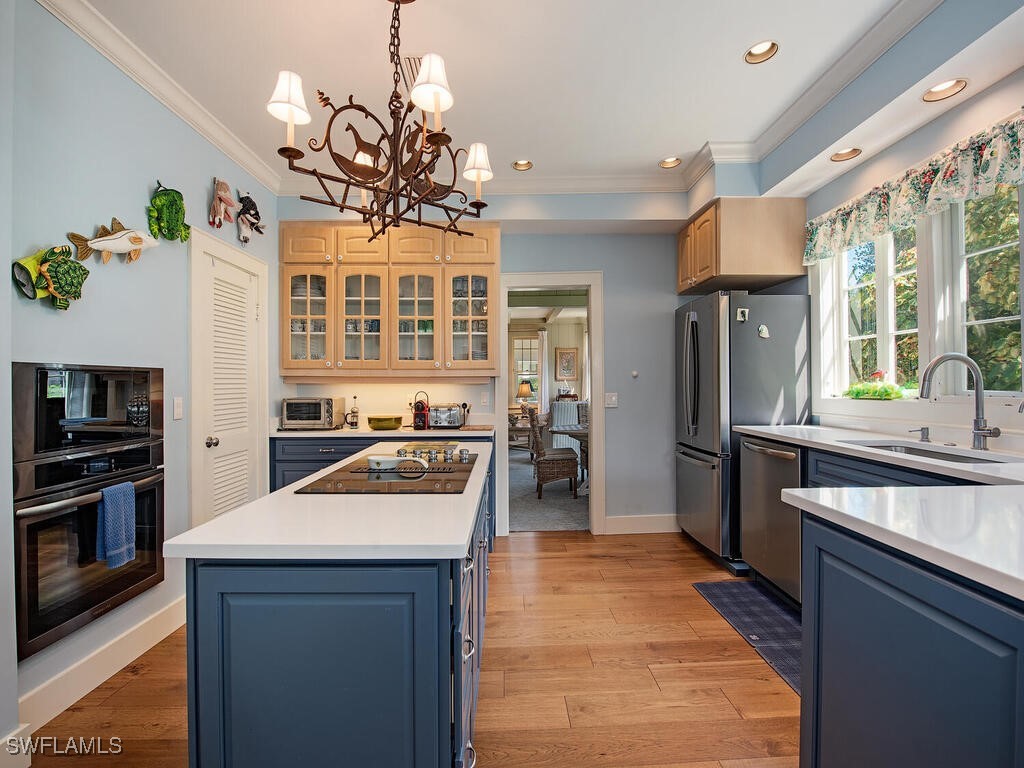 3 Bed SingleFamilyResidence for Sale in Olde Naples, photo 7