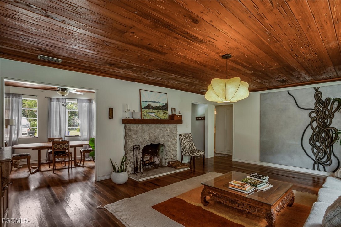 2 Bed SingleFamilyResidence for Sale in Edison Manor, photo 7