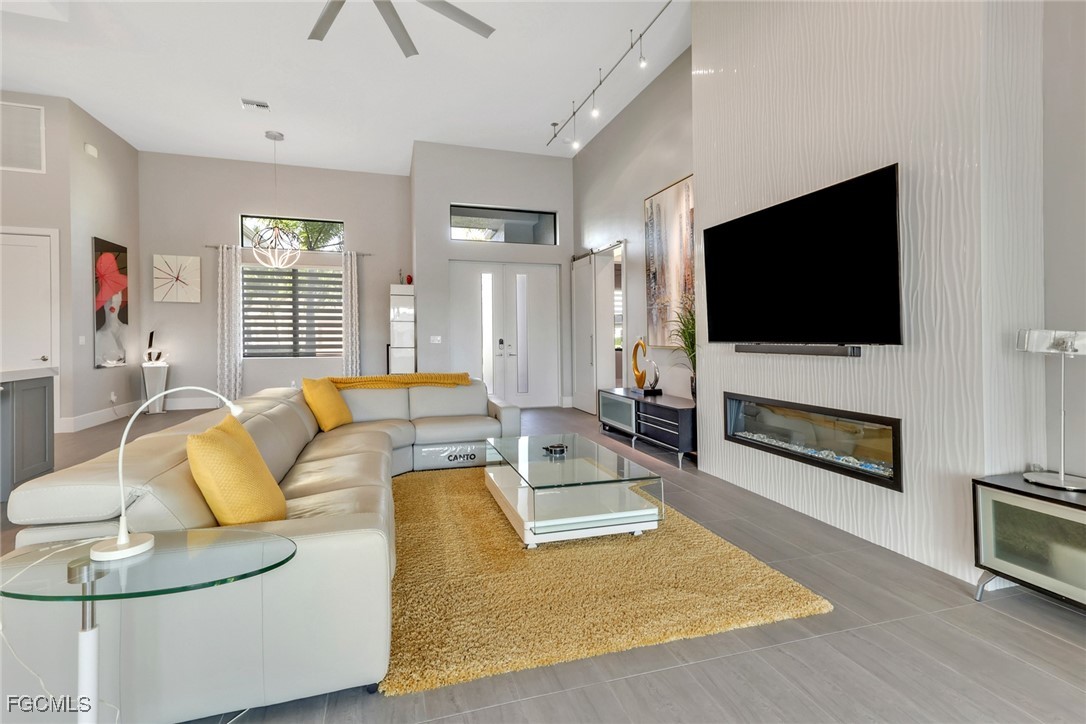 3 Bed Pool Home for Sale in Cape Coral, photo 7