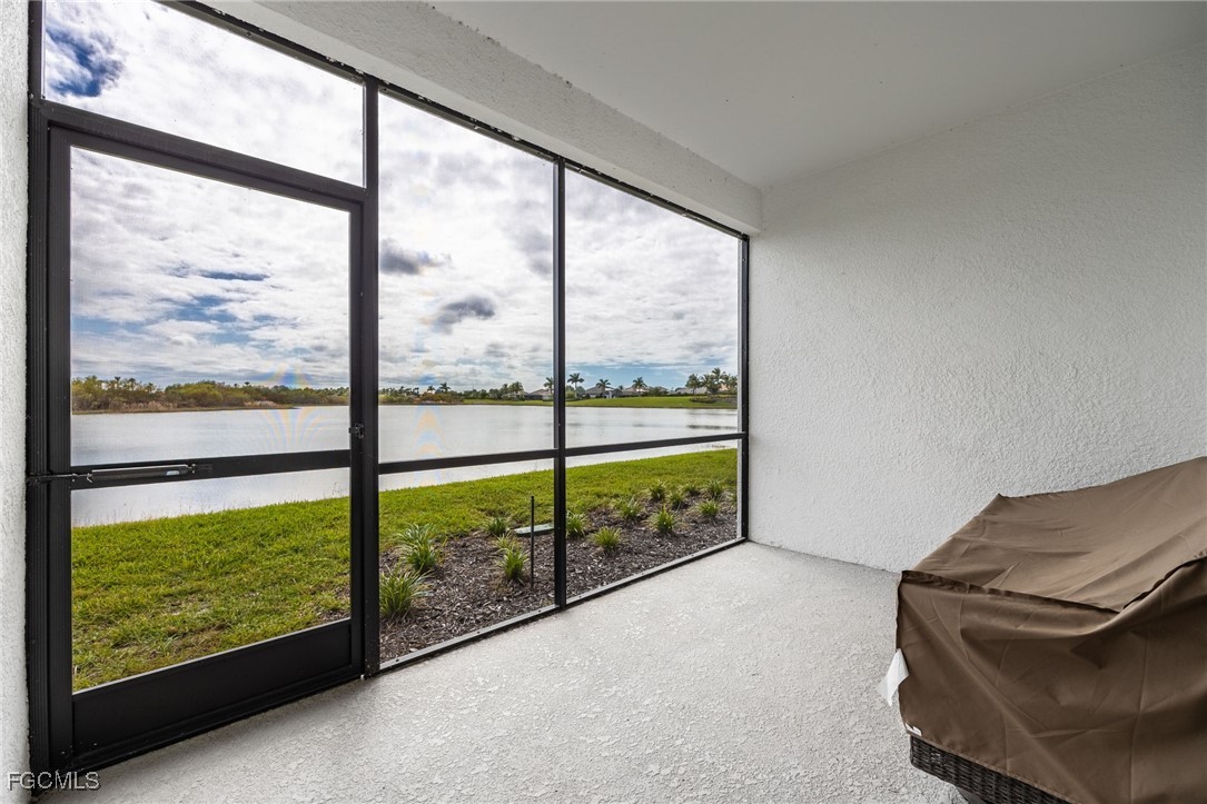 2 Bed Waterfront Home for Sale in Fort Myers, photo 7