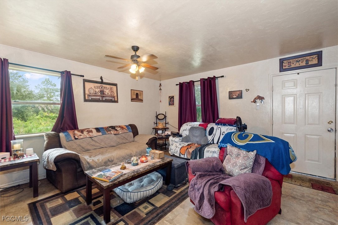 3 Bed SingleFamilyResidence for Sale in Lehigh Acres, photo 7