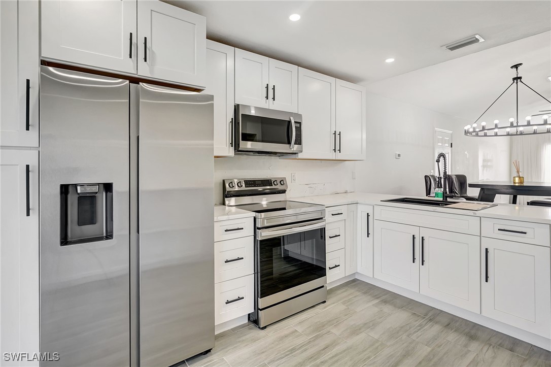 4 Bed SingleFamilyResidence for Sale in Fort Myers, photo 7