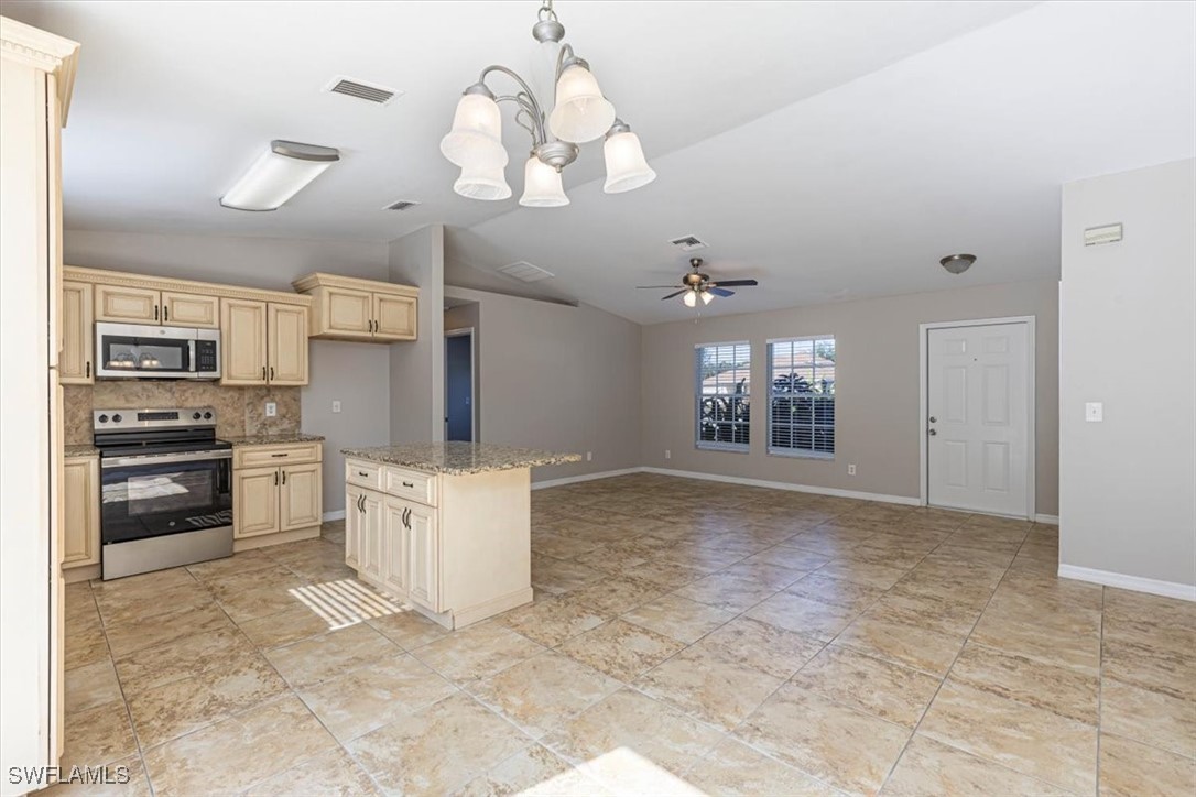 3 Bed SingleFamilyResidence for Sale in Cape Coral, photo 7