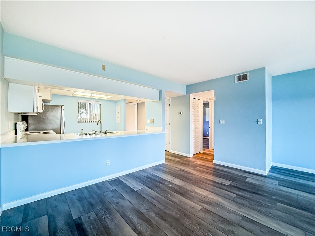 2 Bed Waterfront Home for Sale in North Fort Myers, photo 7