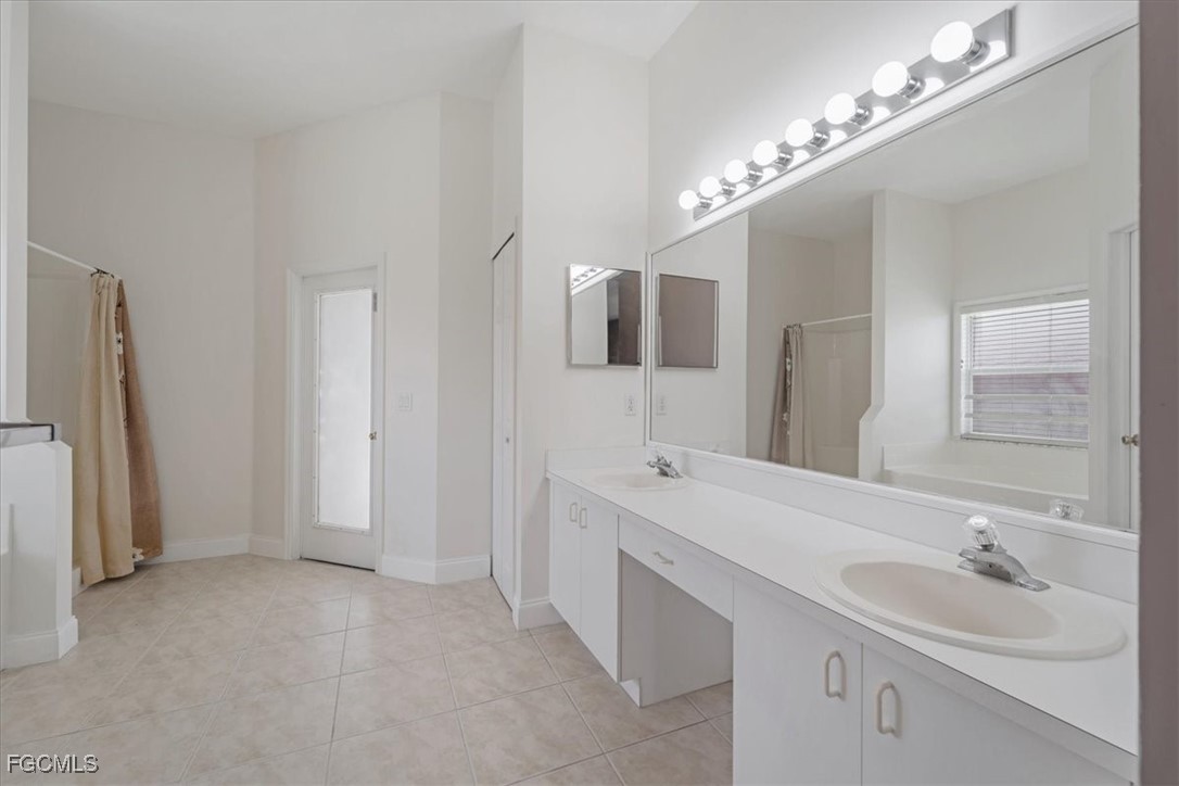3 Bed Pool Home for Sale in Lehigh Acres, photo 7