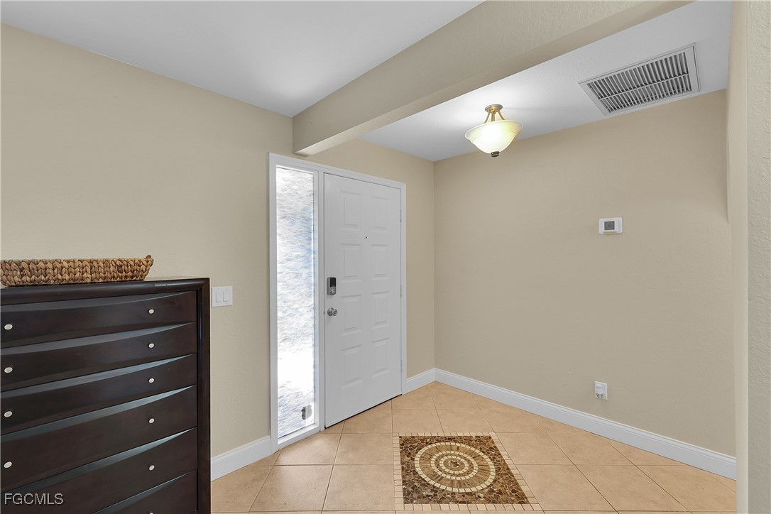3 Bed SingleFamilyResidence for Sale in Cape Coral, photo 7