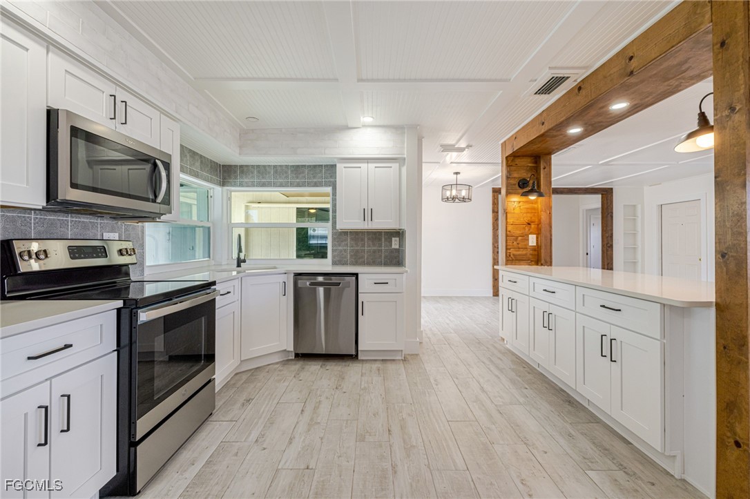 3 Bed Pool Home for Sale in Cape Coral, photo 7