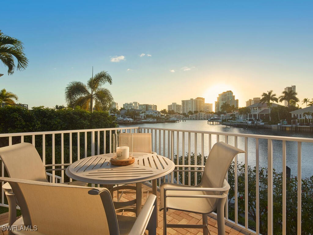 6 Bed Pool Home for Sale in Park Shore, photo 7