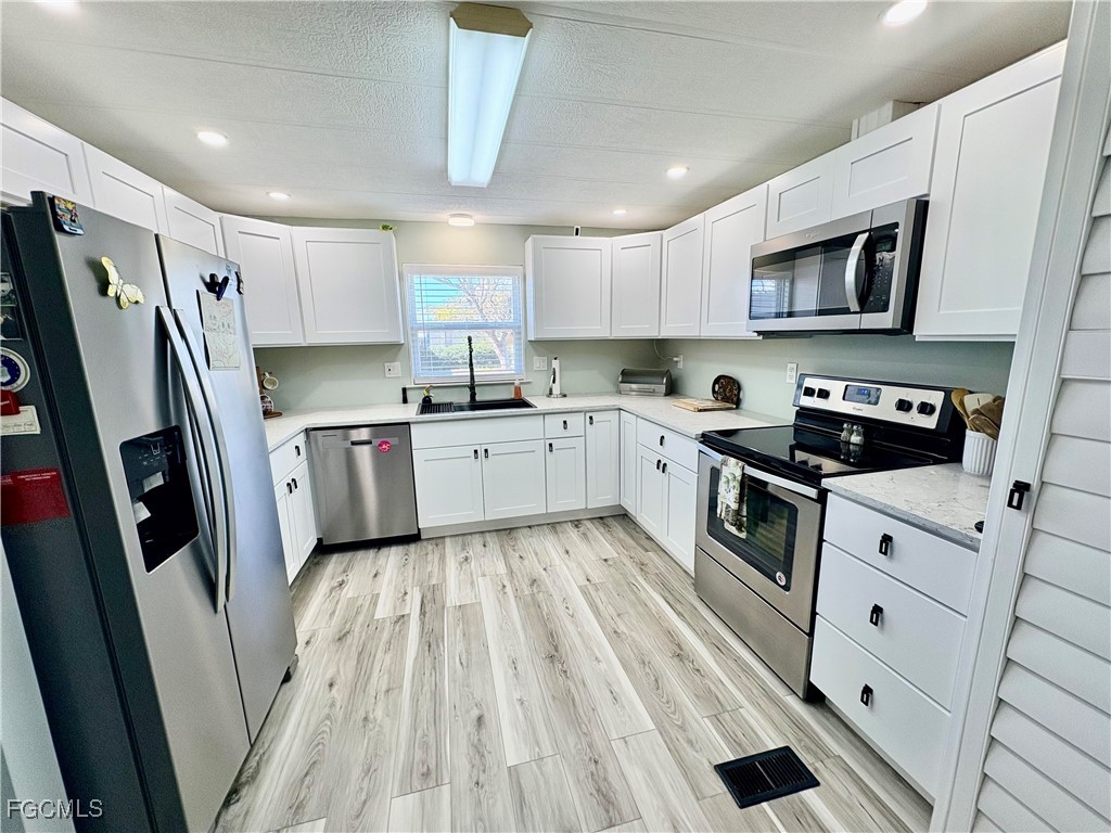 2 Bed ManufacturedHome for Sale in North Fort Myers, photo 7