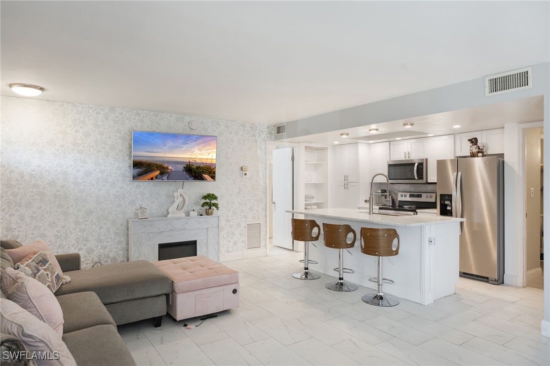 2 Bed Condominium for Sale in Naples, photo 7
