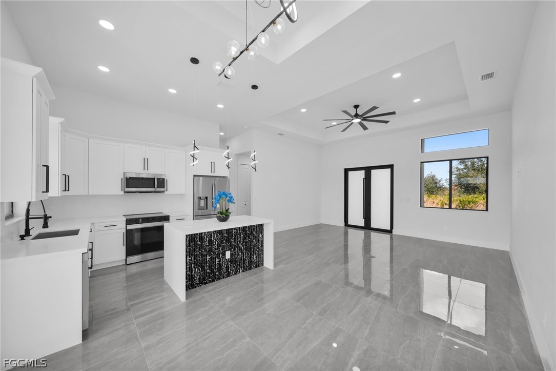 3 Bed SingleFamilyResidence for Sale in Lehigh Acres, photo 7