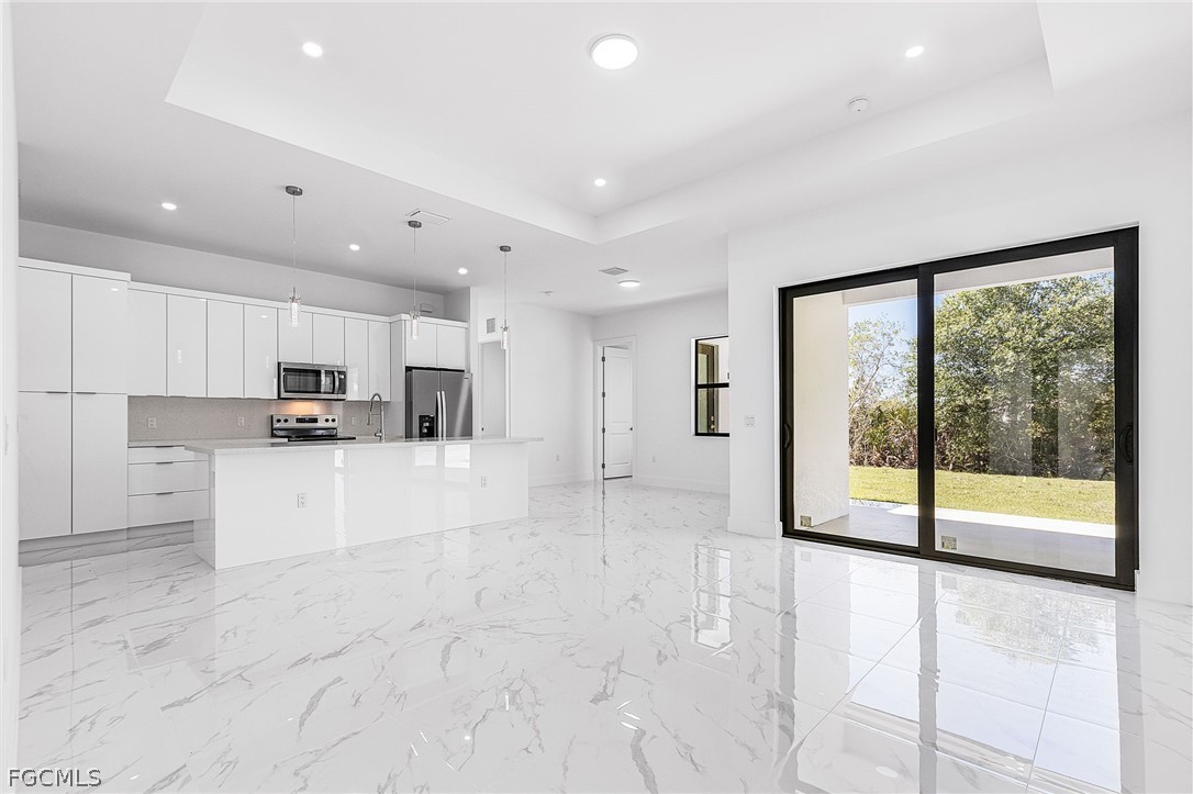 3 Bed SingleFamilyResidence for Sale in Lehigh Acres, photo 7