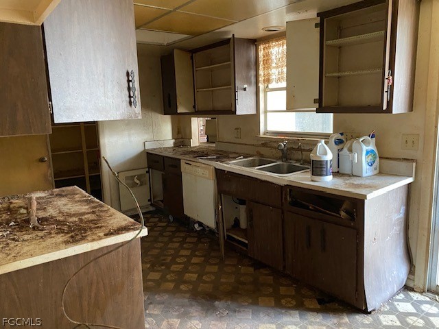 3 Bed Pool Home for Sale in Yacht Club, photo 7
