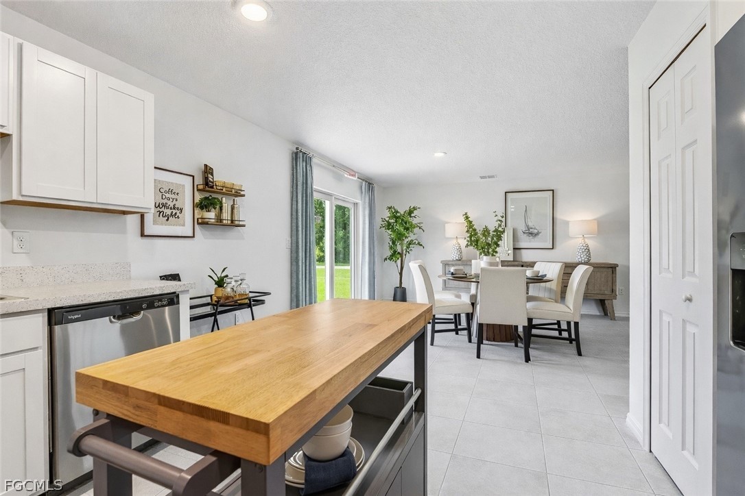 4 Bed SingleFamilyResidence for Sale in Labelle Acres, photo 7