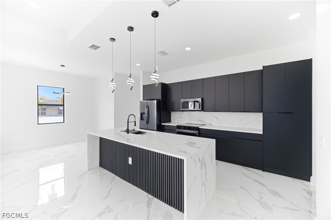 3 Bed SingleFamilyResidence for Sale in Lehigh Acres, photo 7