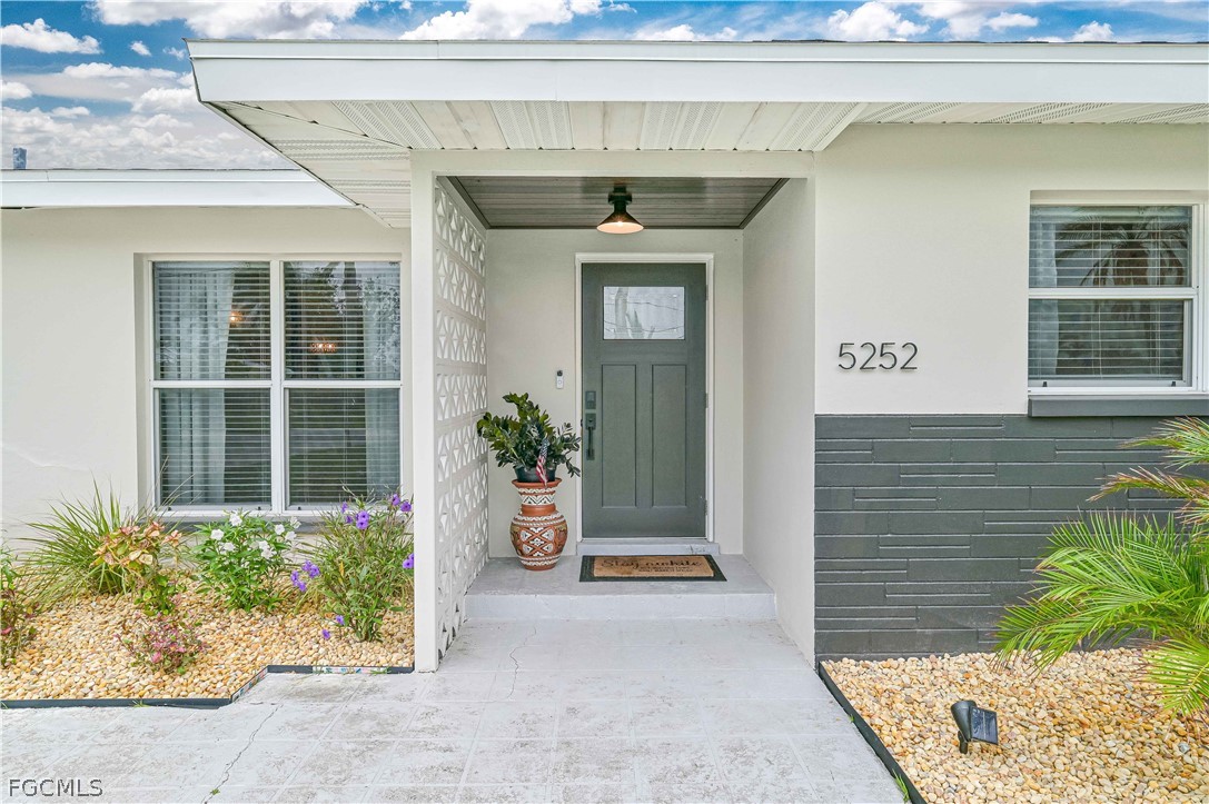 3 Bed Waterfront Home for Sale in Cape Coral, photo 7