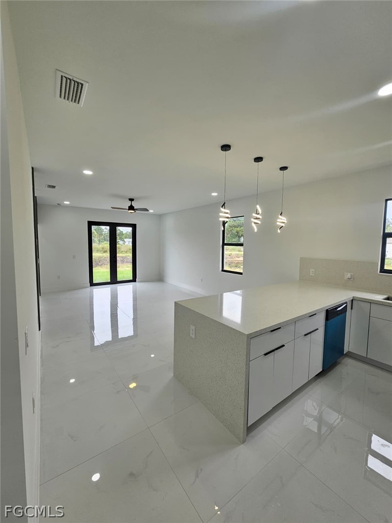 3 Bed SingleFamilyResidence for Sale in Lehigh Acres, photo 7