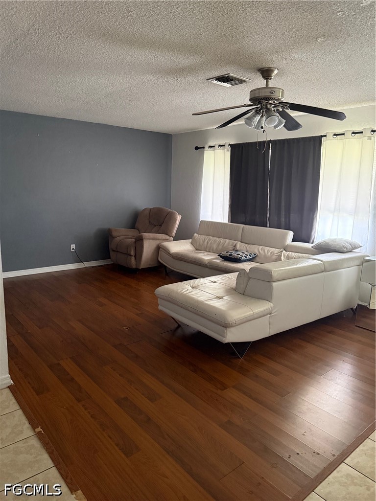 2 Bed SingleFamilyResidence for Sale in Lehigh Acres, photo 7