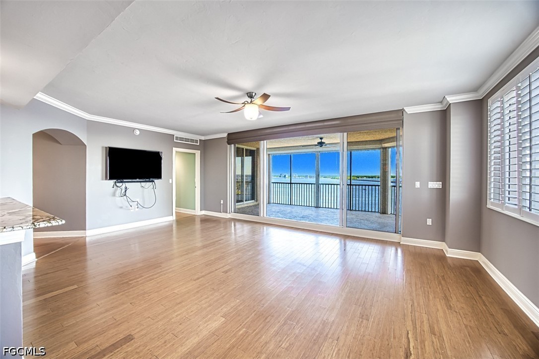2 Bed Waterfront Home for Sale in Fort Myers, photo 7