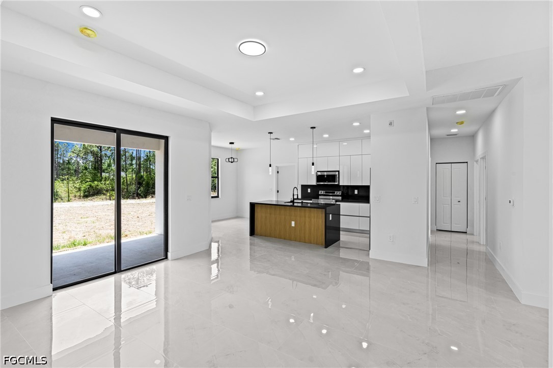 4 Bed SingleFamilyResidence for Sale in Lehigh Acres, photo 7