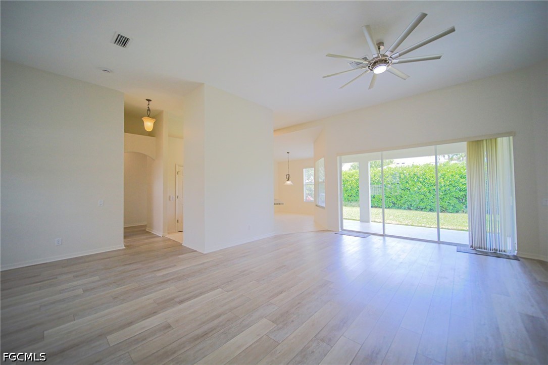 4 Bed SingleFamilyResidence for Sale in Danforth Lakes, photo 7