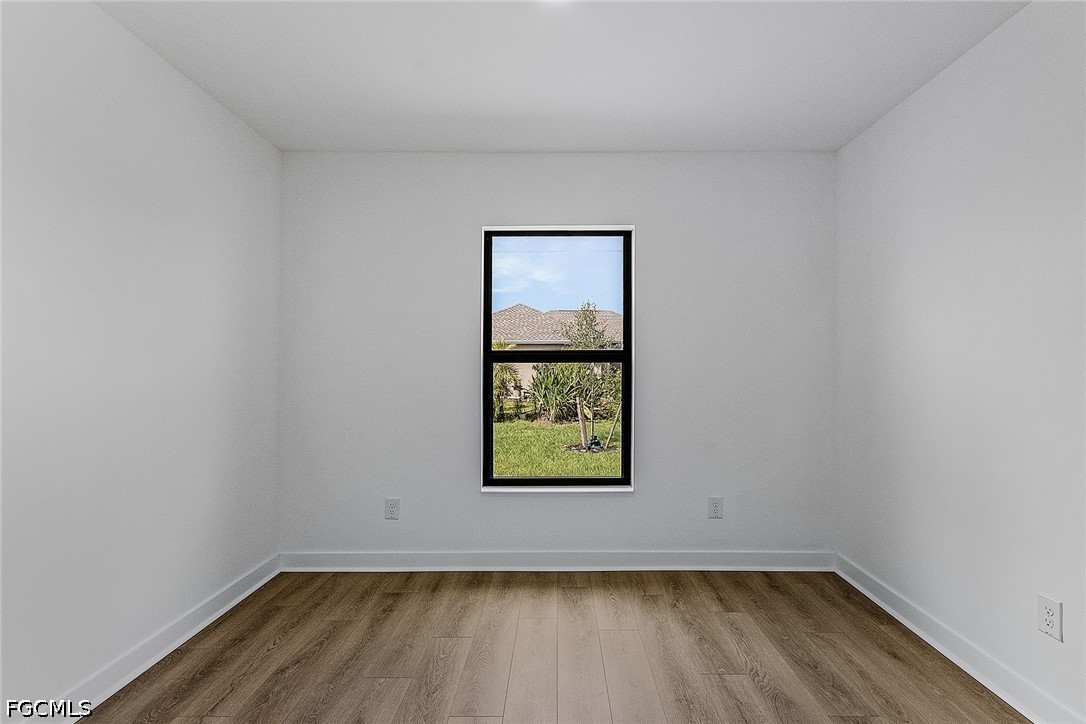 3 Bed SingleFamilyResidence for Sale in Mirror Lakes, photo 7