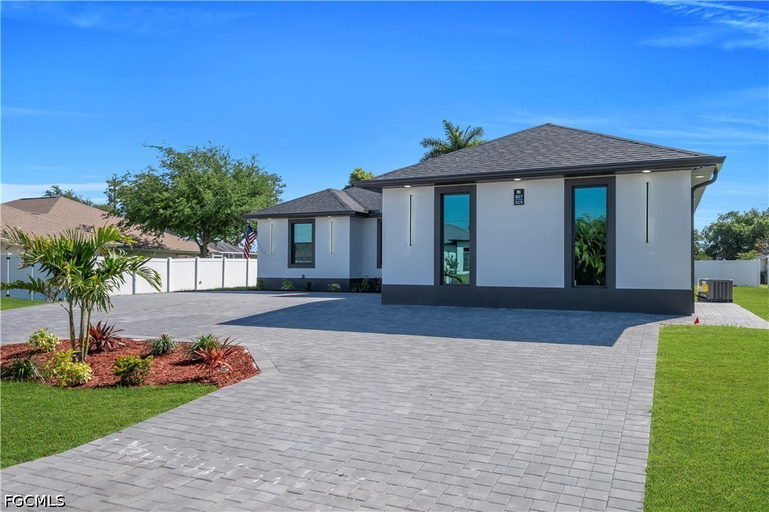 3 Bed SingleFamilyResidence for Sale in Cape Coral, photo 7