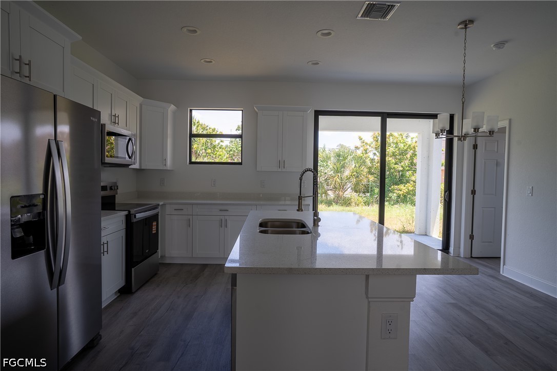 3 Bed SingleFamilyResidence for Sale in Port Charlotte, photo 7