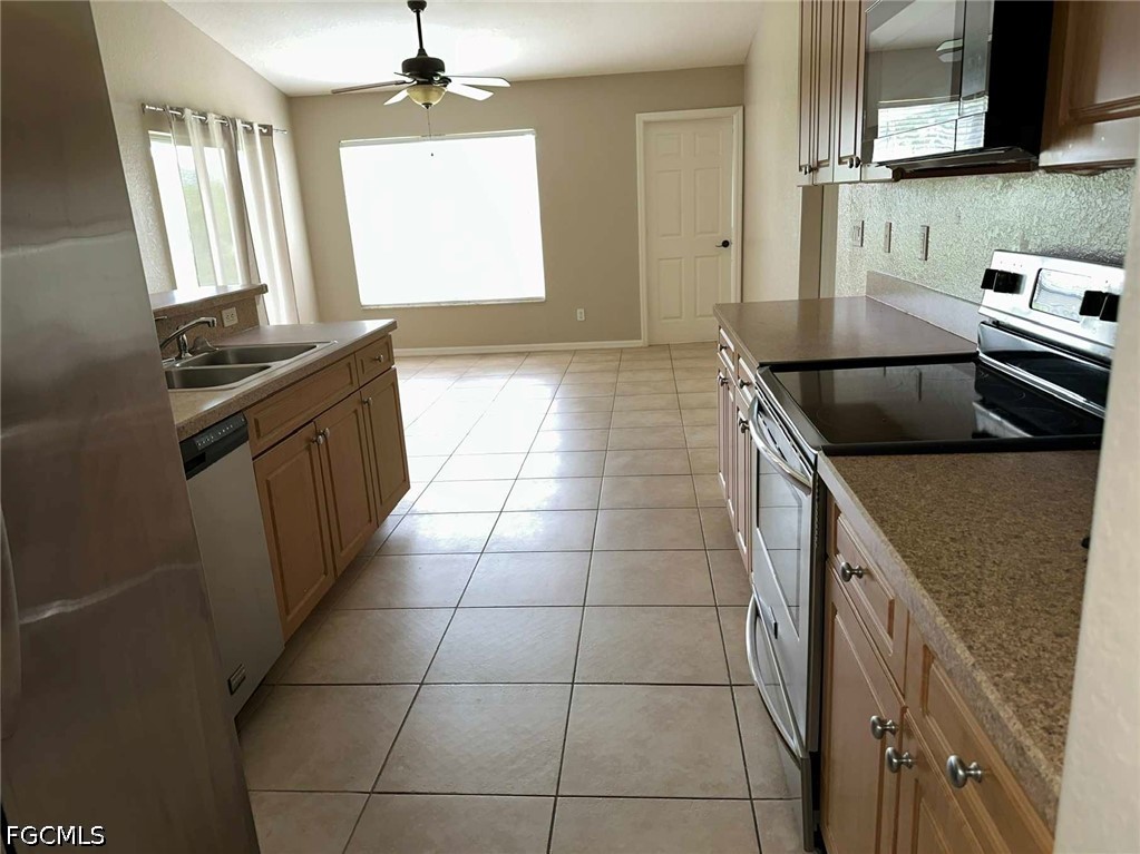 3 Bed SingleFamilyResidence for Sale in Cape Coral, photo 7