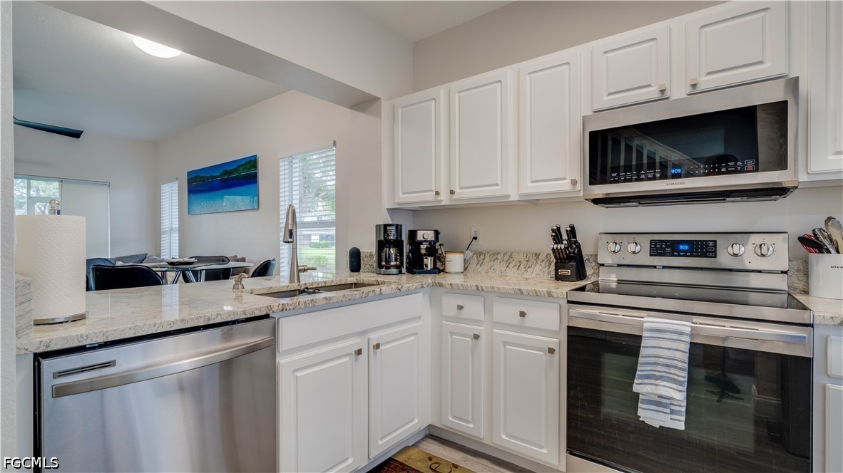 2 Bed Waterfront Home for Sale in Fort Myers, photo 7