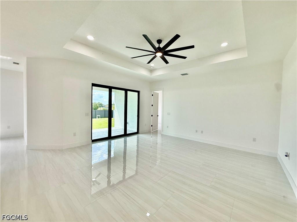 4 Bed SingleFamilyResidence for Sale in Lehigh Acres, photo 7