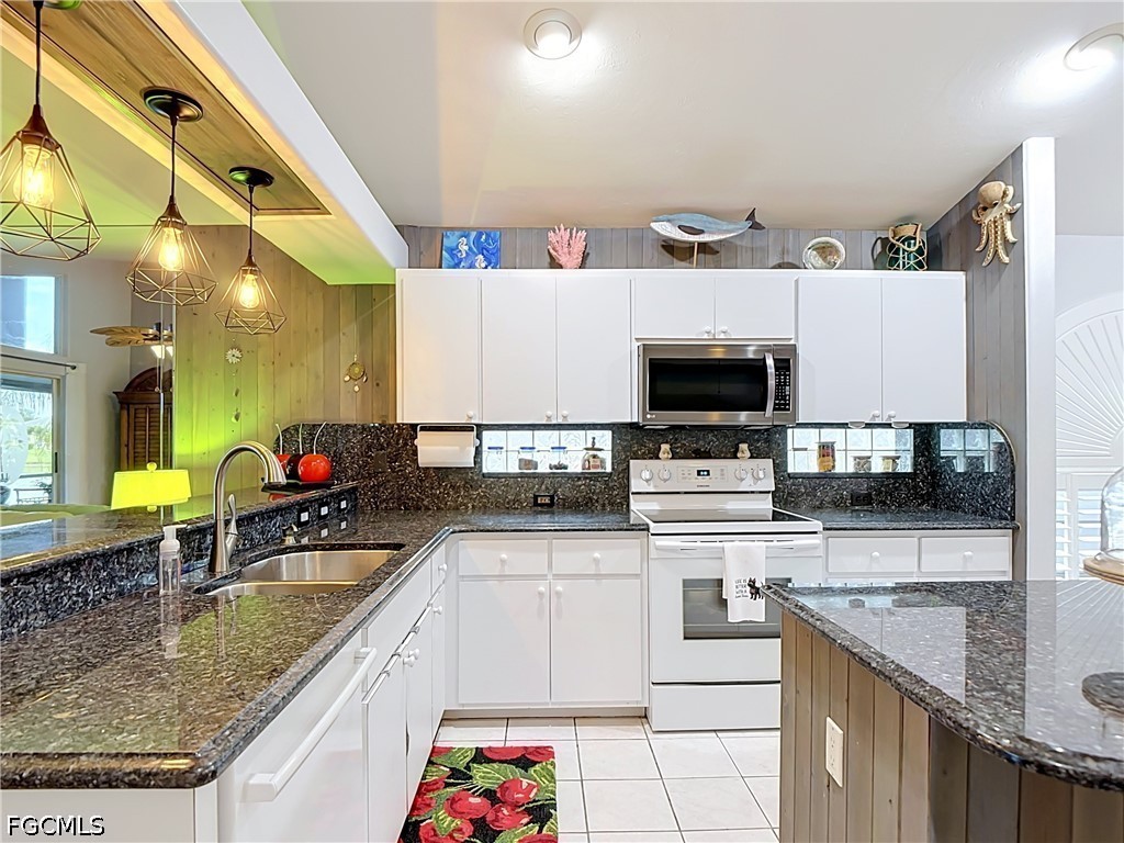 2 Bed Waterfront Home for Sale in Palm Island, photo 7