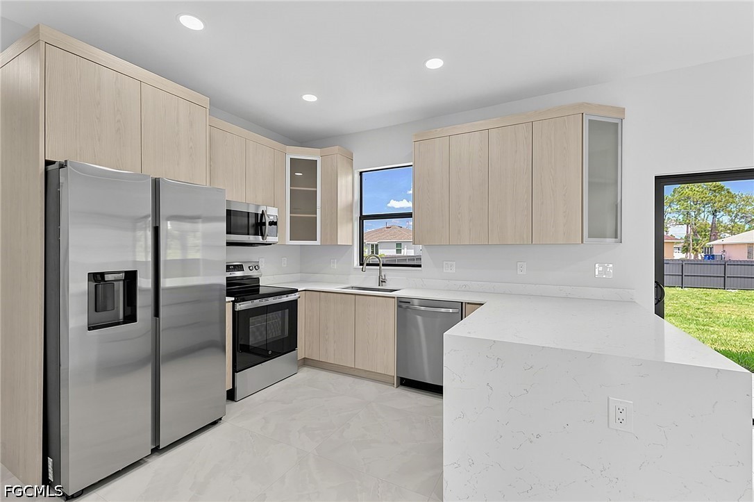 3 Bed SingleFamilyResidence for Sale in Lehigh Acres, photo 7