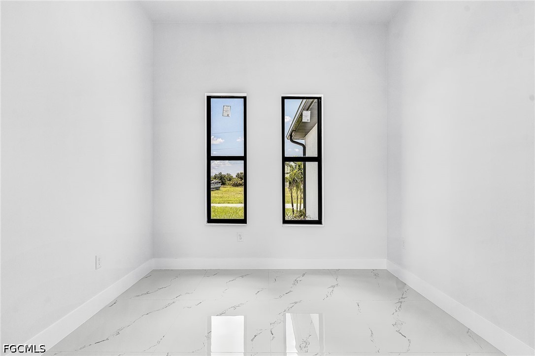 3 Bed SingleFamilyResidence for Sale in Cape Coral, photo 7