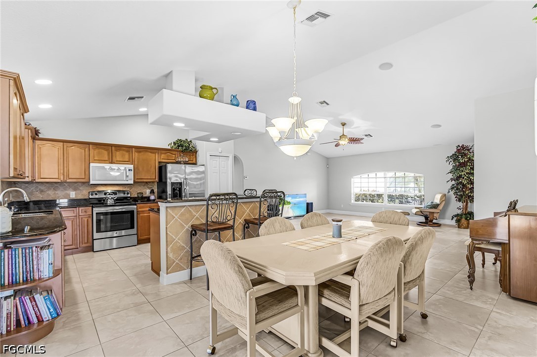 3 Bed Pool Home for Sale in Cape Coral, photo 7