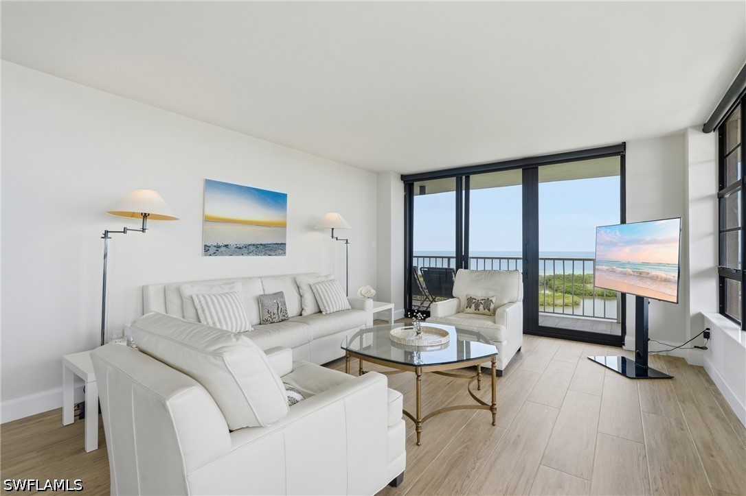 2 Bed Waterfront Home for Sale in Marco Island, photo 7
