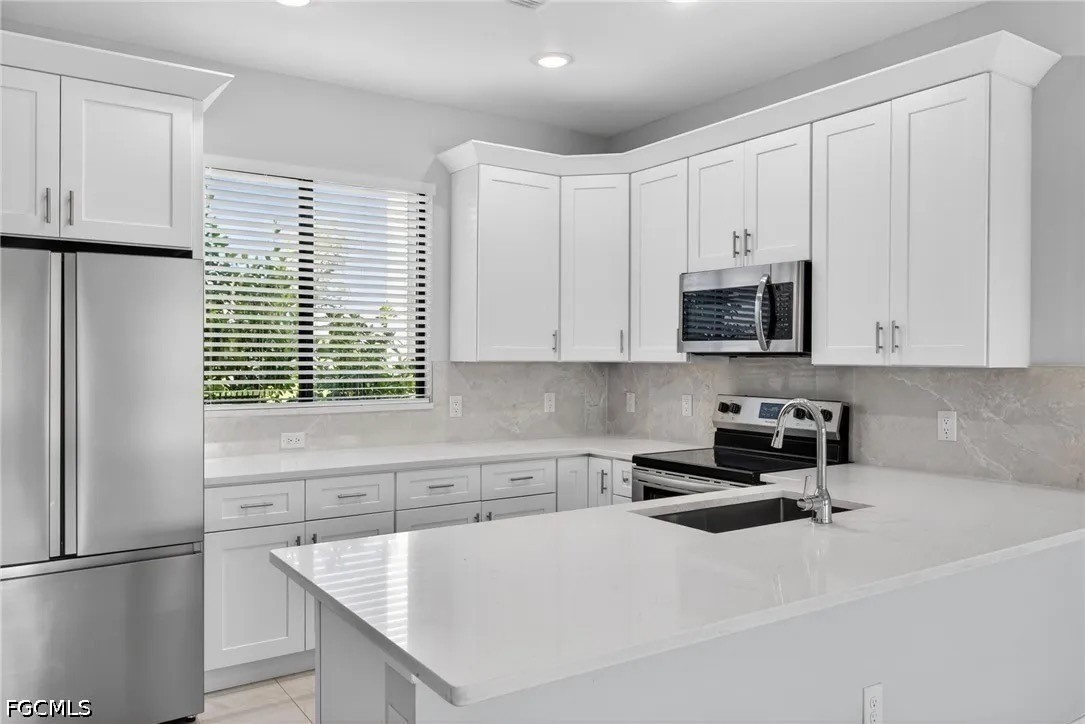 3 Bed SingleFamilyResidence for Sale in Cape Coral, photo 7