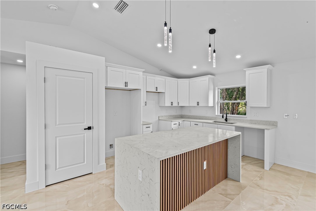 4 Bed SingleFamilyResidence for Sale in Lehigh Acres, photo 7