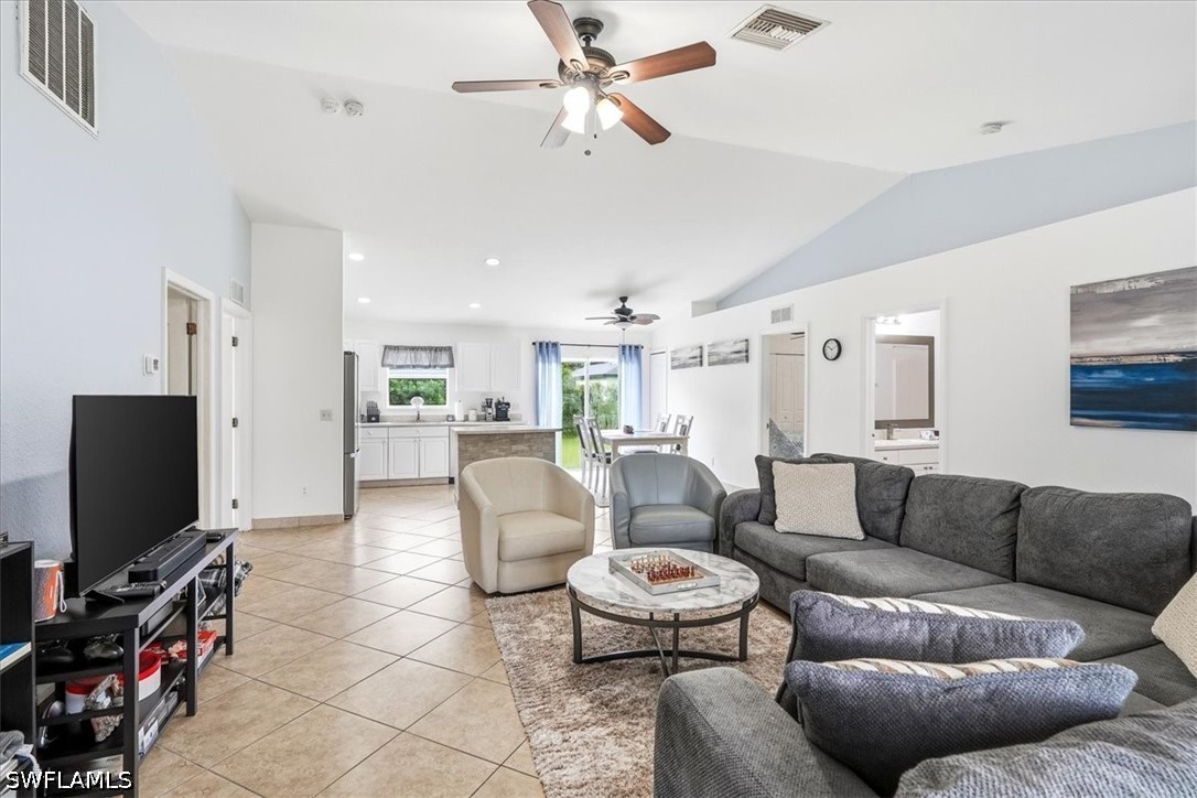 3 Bed SingleFamilyResidence for Sale in Lehigh Acres, photo 7