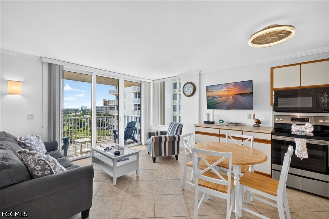 1 Bed Waterfront Home for Sale in Fort Myers Beach, photo 7