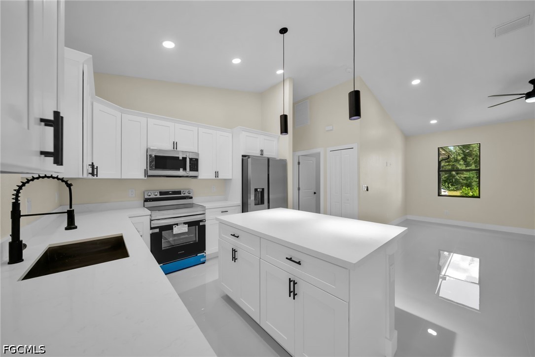 4 Bed SingleFamilyResidence for Sale in Cape Coral, photo 7
