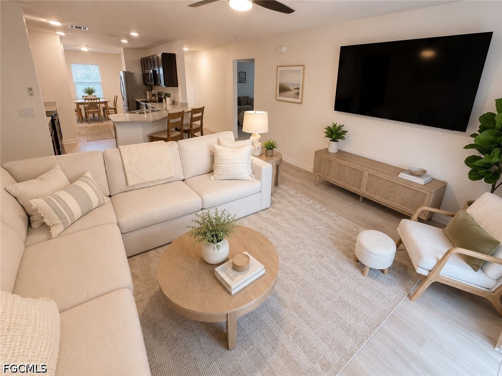 3 Bed SingleFamilyResidence for Sale in Cape Coral, photo 7