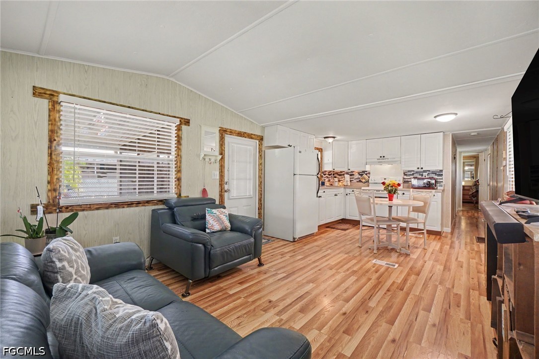 2 Bed ManufacturedHome for Sale in North Fort Myers, photo 7