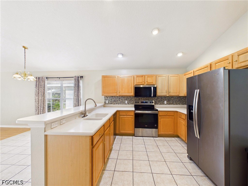 4 Bed SingleFamilyResidence for Sale in Fort Myers, photo 7
