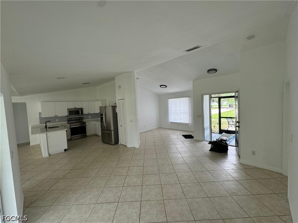 3 Bed SingleFamilyResidence for Sale in Fort Myers, photo 7