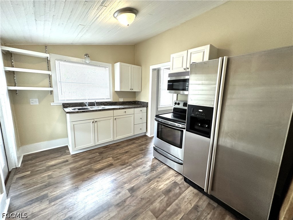 2 Bed SingleFamilyResidence for Sale in Fort Myers, photo 7
